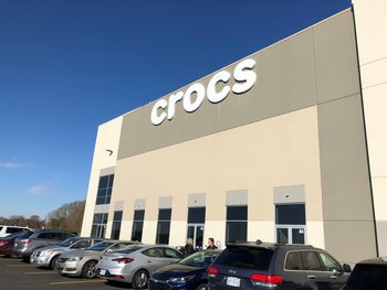 Skyfall pouch sorter as perfect solution for Crocs distribution centre