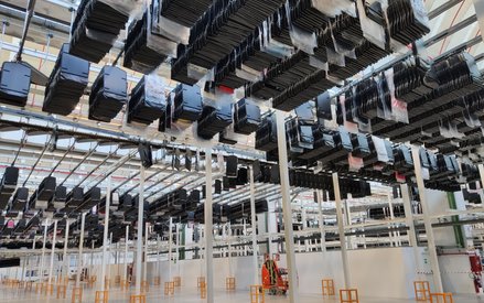 Ferag shortens access times on the Skyfall pouch sorter